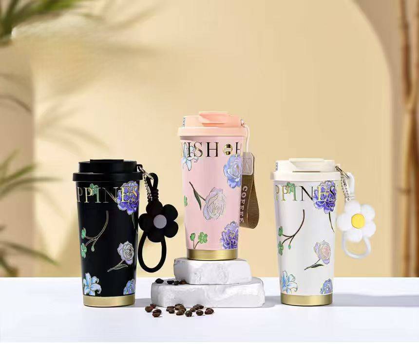 تراول‌ماگ گل‌دار سه‌رنگ ۵۲۰ میل مدل فانتزی Floral Charm با آویز گل کد 153